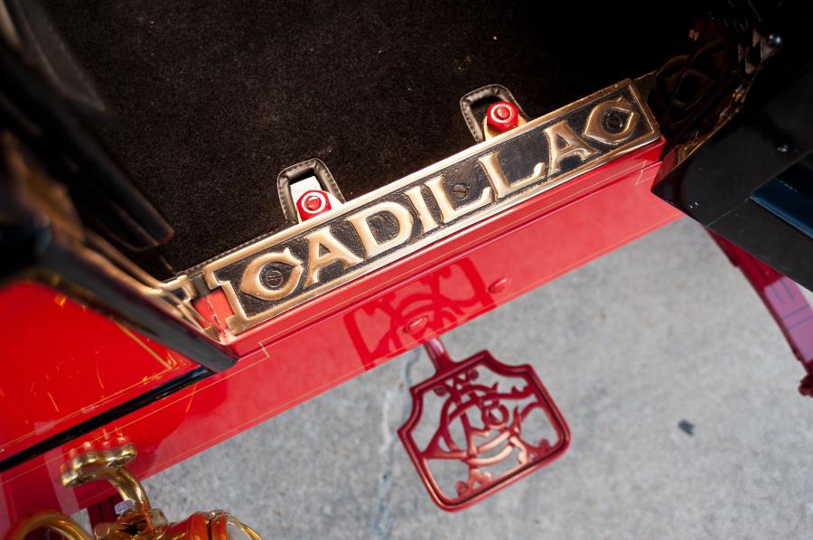  Cadillac Model A Rear-Entry Tonneau Red 1903 года  (фото 10 из 15)